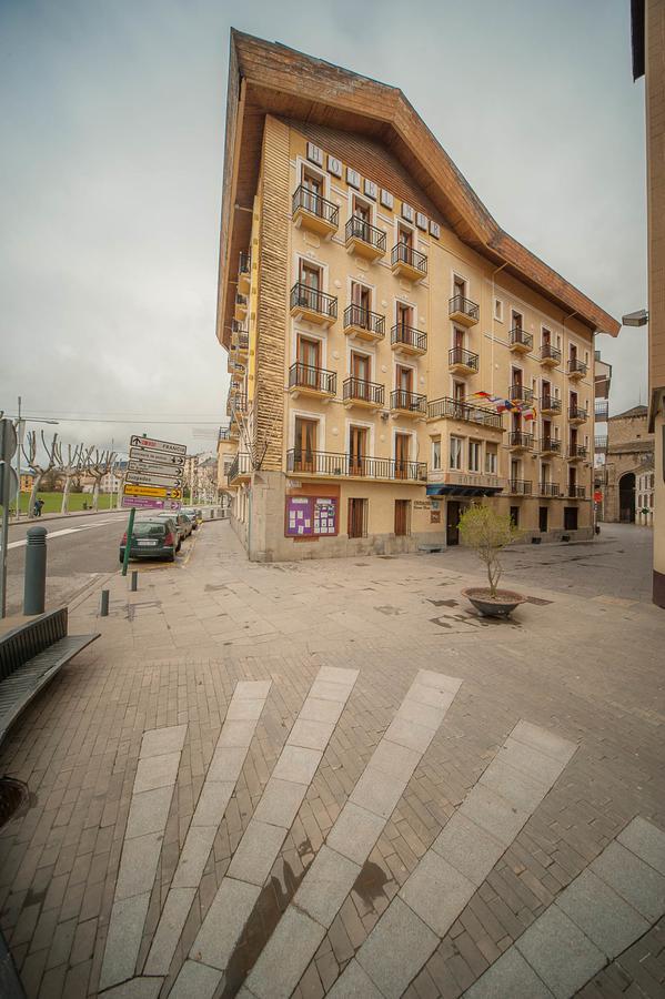 Hotel Mur Хака Екстер'єр фото