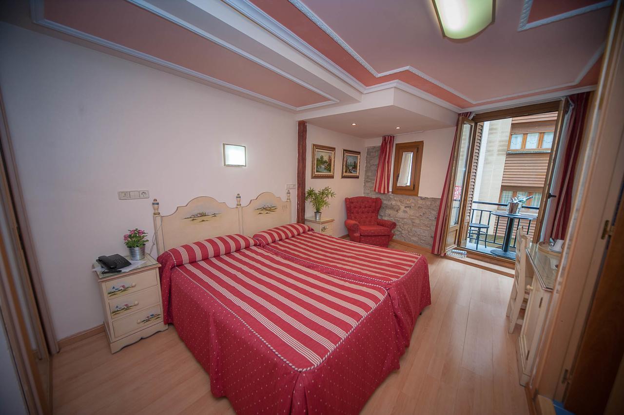 Hotel Mur Хака Екстер'єр фото